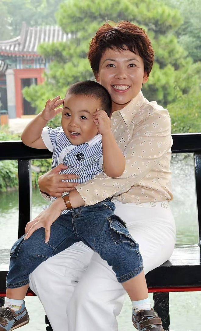 邓亚萍儿子：身高1米85继承母亲天赋为国争光母子共用一张脸(图2)