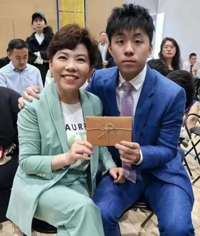 邓亚萍儿子：身高1米85继承母亲天赋为国争光母子共用一张脸(图5)