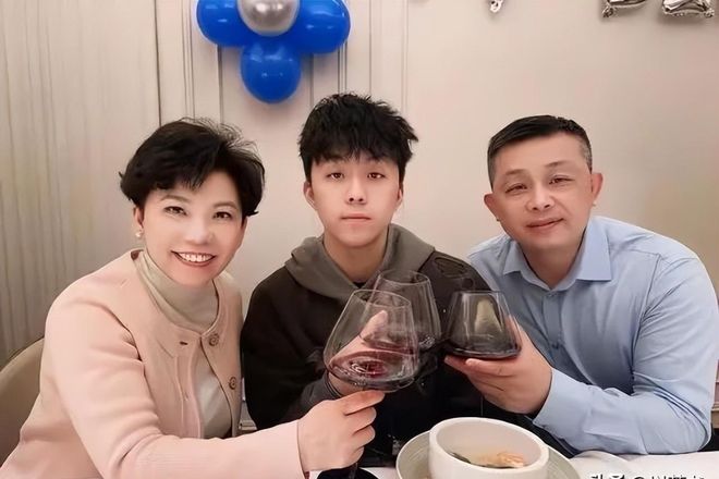 邓亚萍儿子：身高1米85继承母亲天赋为国争光母子共用一张脸(图8)