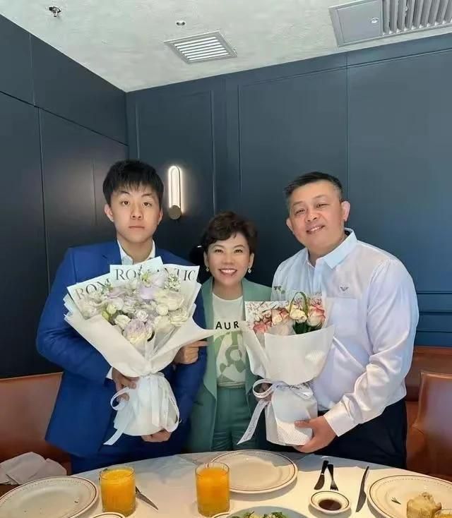 邓亚萍儿子：身高1米85继承母亲天赋为国争光母子共用一张脸(图7)